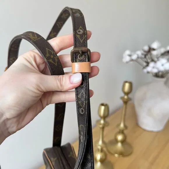 ✅AUTHENTIC✅LOUIS VUITTON DANUBE CROSSBODY BAG - Picture 11 of 16